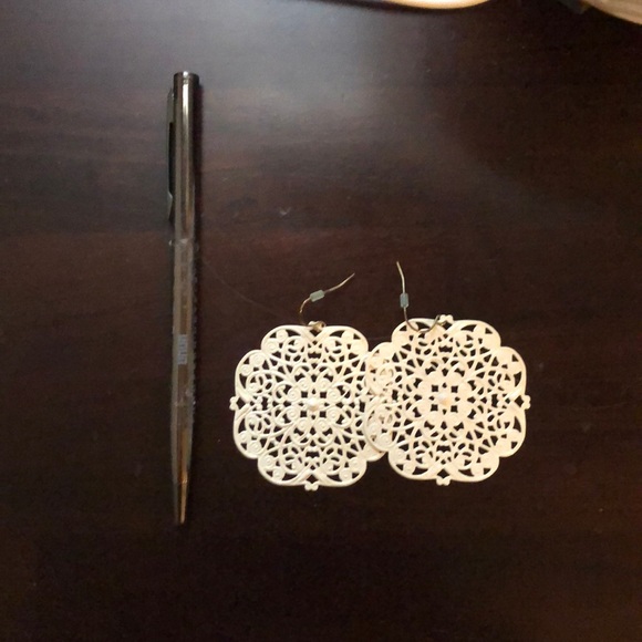 Fashion Earrings - Picture 2 of 2